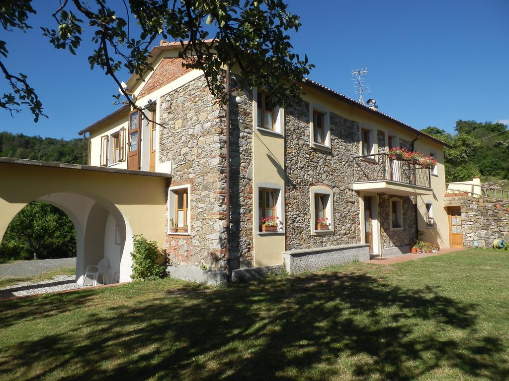 Bed and Breakfast Il Girasole à Fosdinovo Extérieur photo